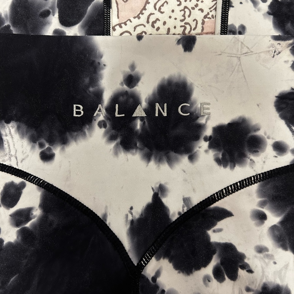 Balance Athletica OG Tie Dye Leggings - Picture 4 of 4